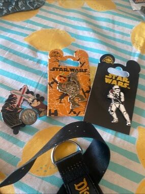 Star Wars Disney pins Disney reversible lanyard Star Wars characters.